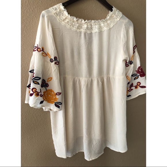 Embroidered boho lace tunic - Picture 7 of 7